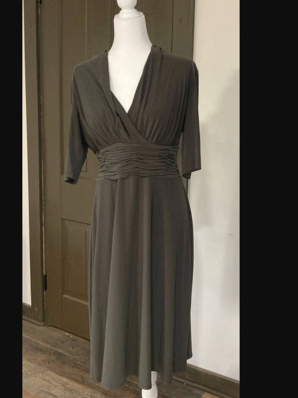 Jones Wear New York Green Ruched V Neck Semi-Formal Casual Midi Dress